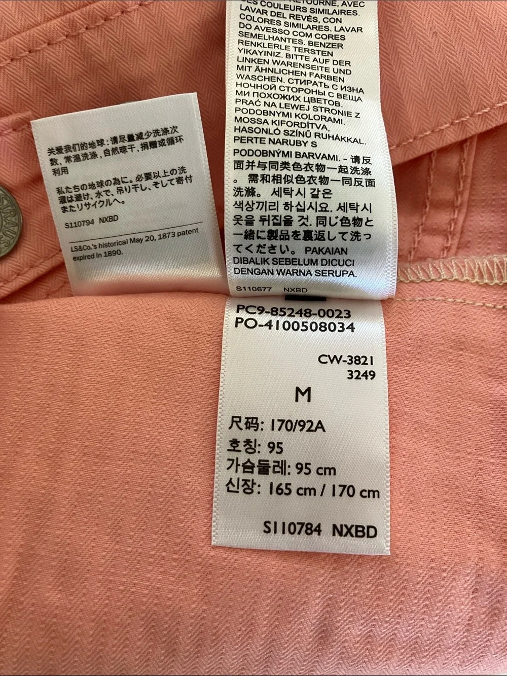 LEVI’S Vintage Fit Trucker Jacket in Coral Lightweight Denim Men’s Size M NWT - Picture 11 of 13